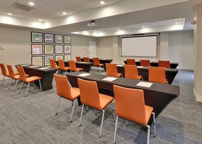 Holiday Inn Express & Suites Irving Conv Ctr - Las Colinas By Ihg